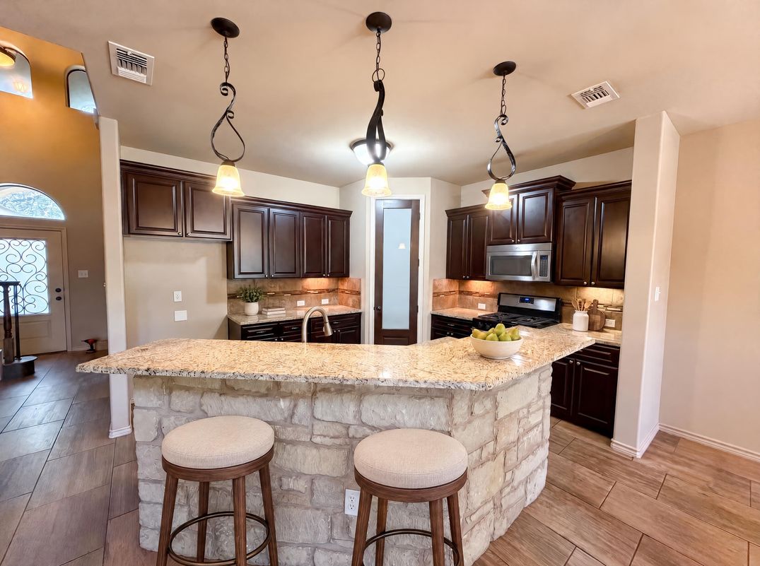 Property photo 2 of 1305 Rocky Ridge Trl