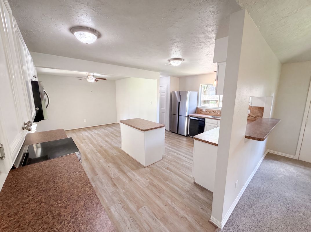 Property photo 2 of 17014 Fid Ct