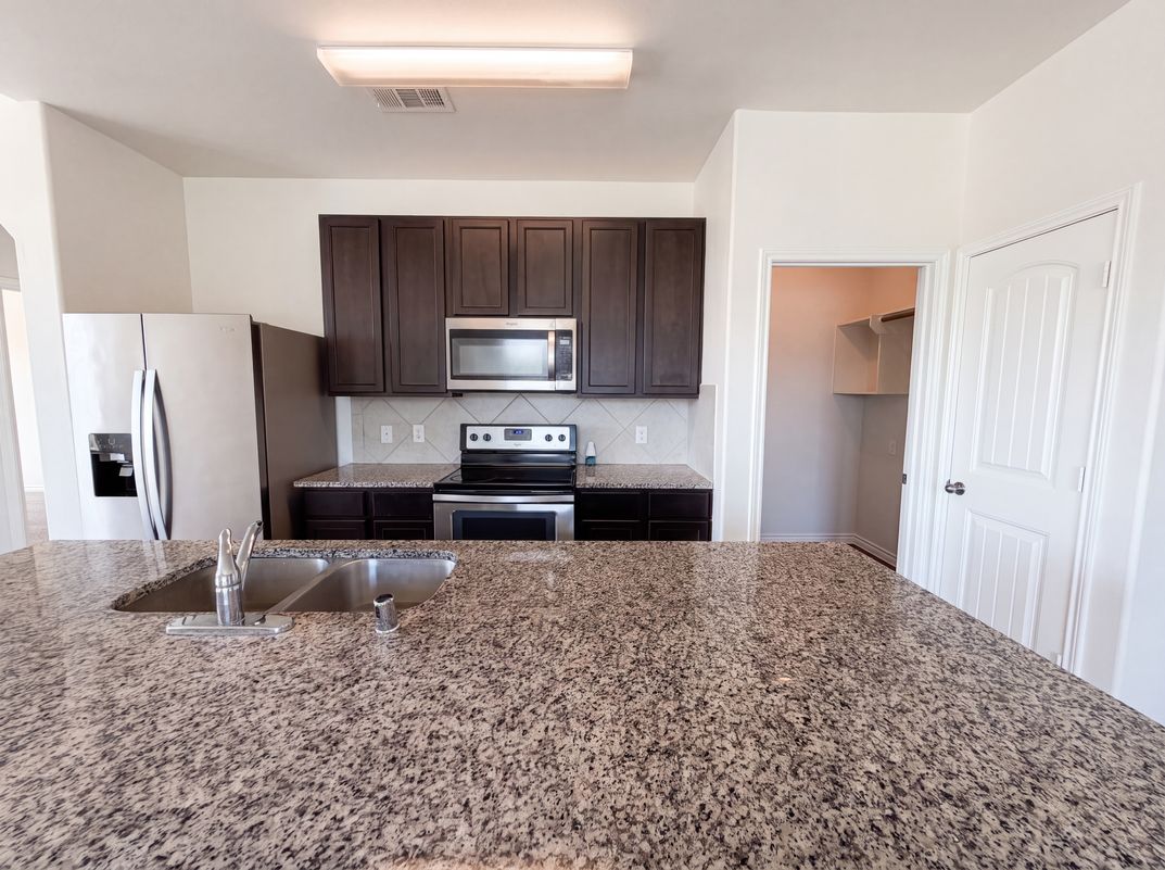 Property photo 2 of 1713 Blue Jay Dr