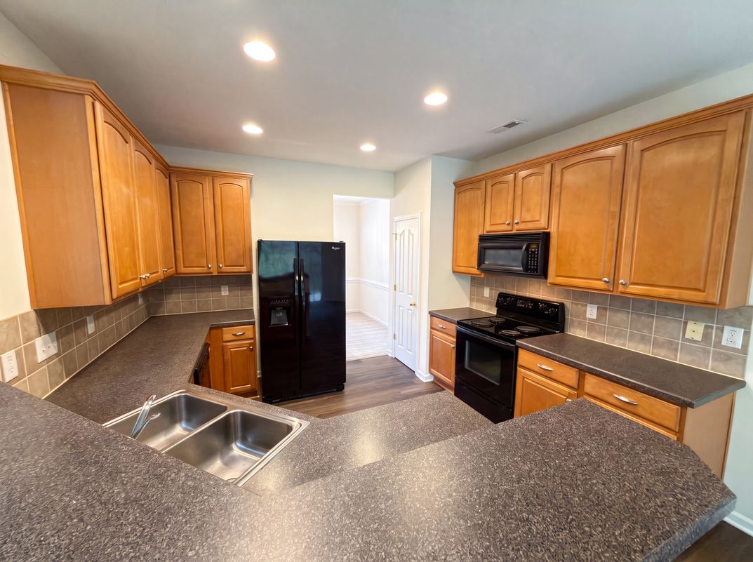 Photo 2 of 17 of 17240 Westmill Ln, Charlotte, NC