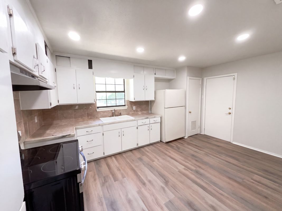 Property photo 2 of 222 Colebrook Dr