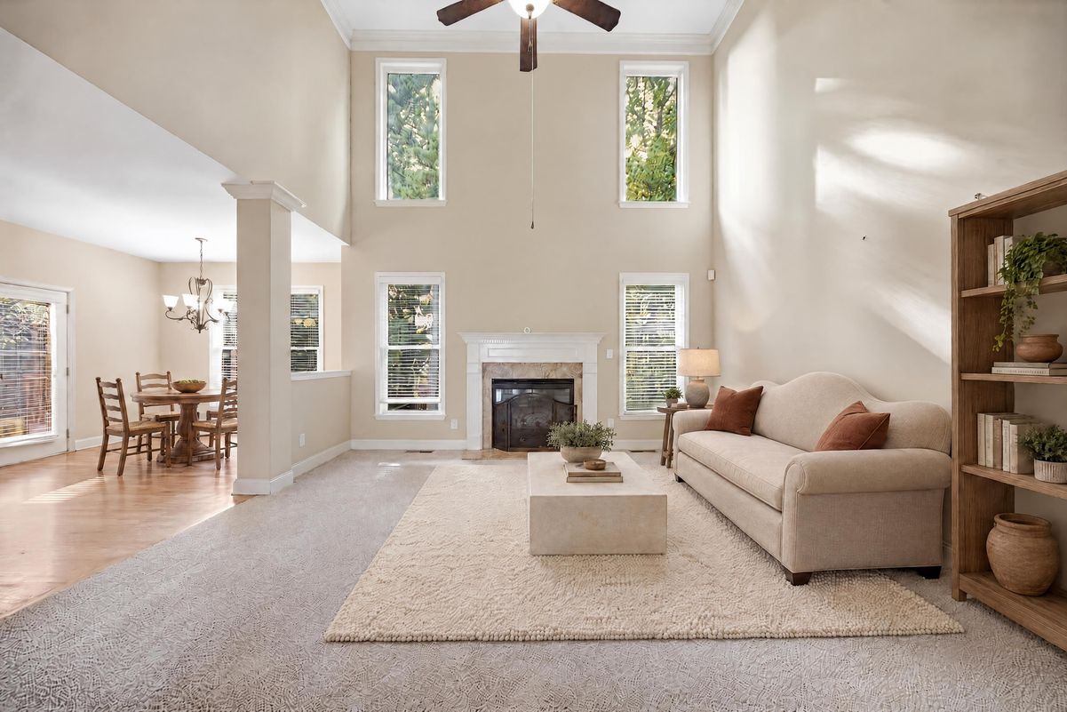 Property photo 3 of 700 Washington Way