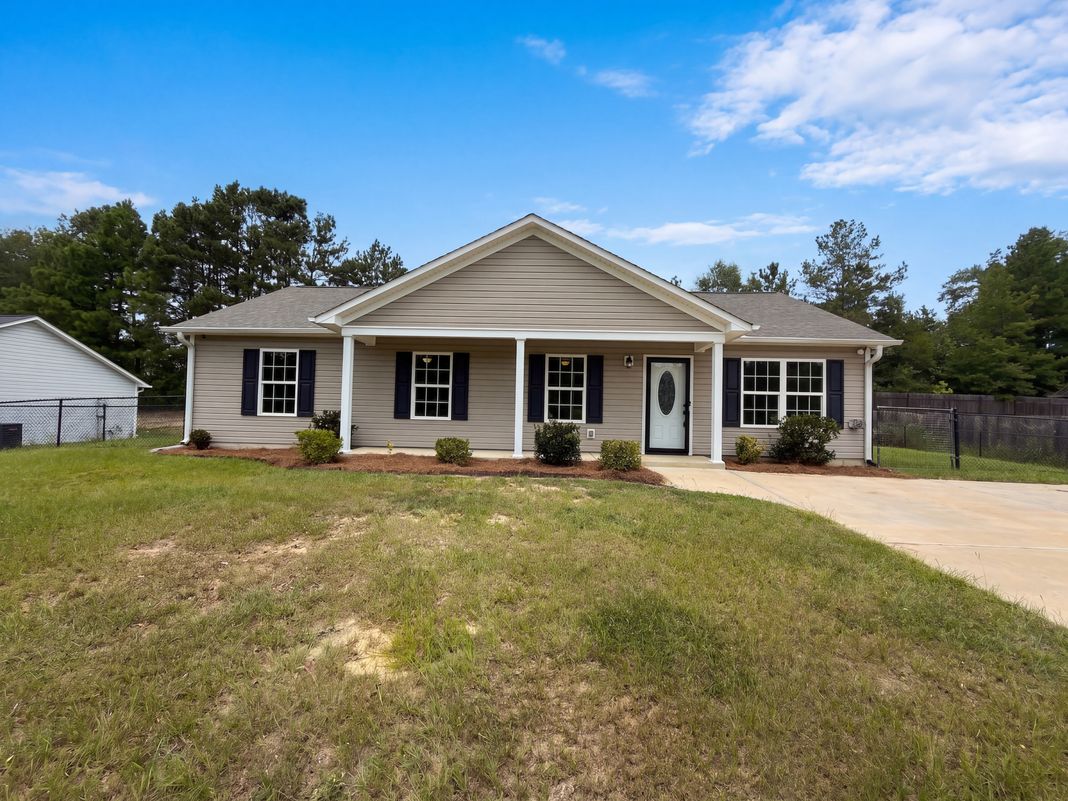 Property photo 1 of 1411 Foxbrook Cir