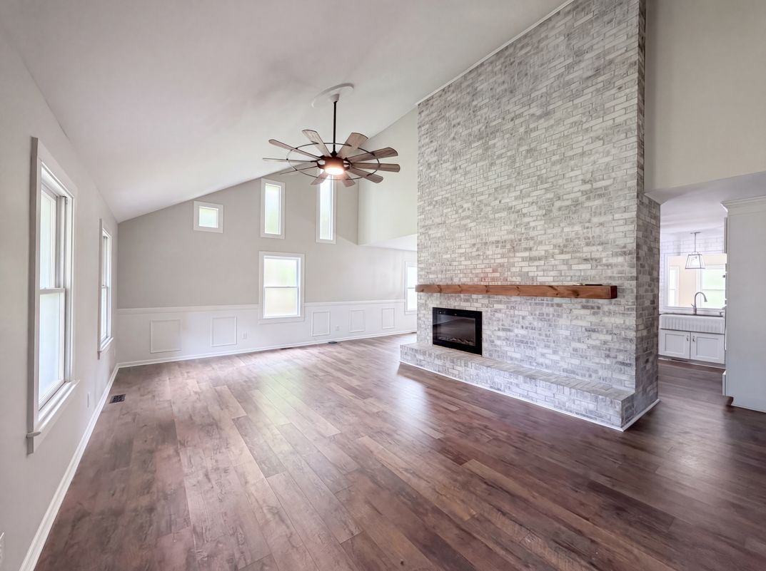 Property photo 3 of 706 Crescent Dr