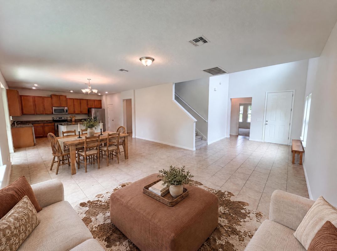 Property photo 3 of 811 Maple Leaf Loop