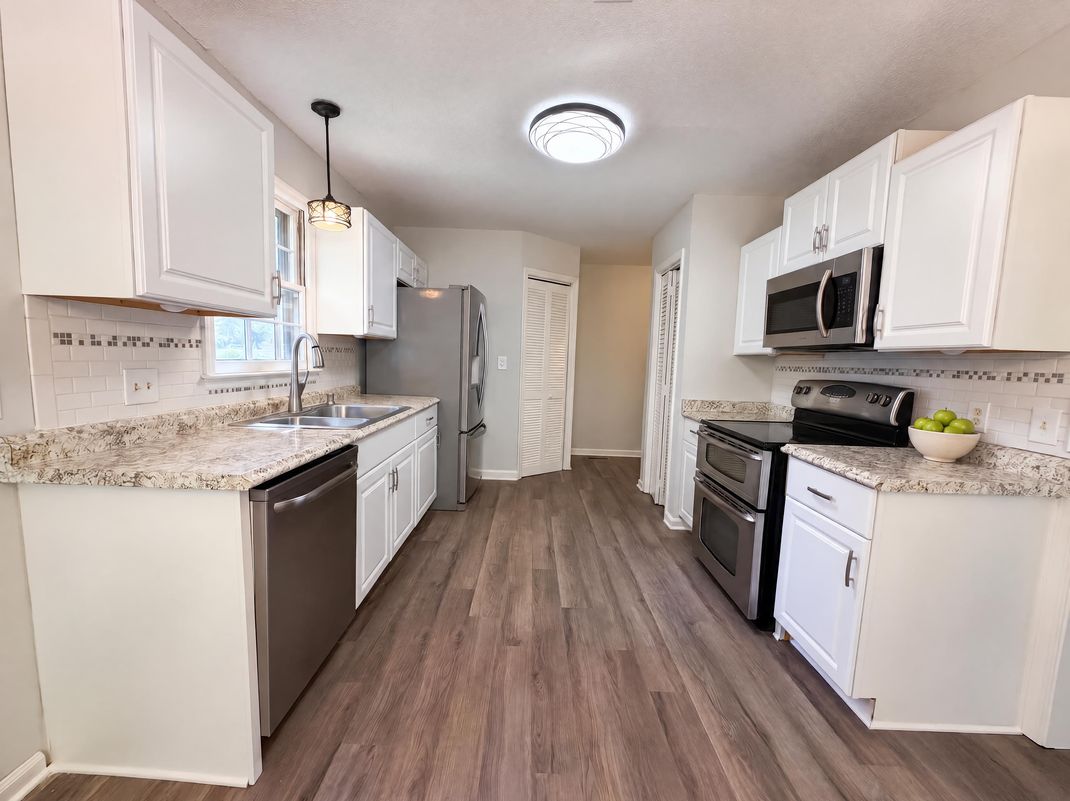 Property photo 2 of 148 Whitwood Cir