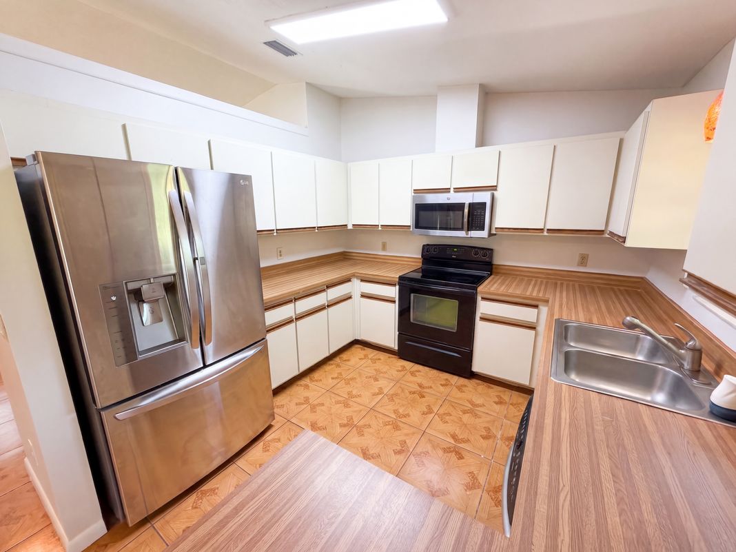 Property photo 2 of 1008 Lynbrook St NW