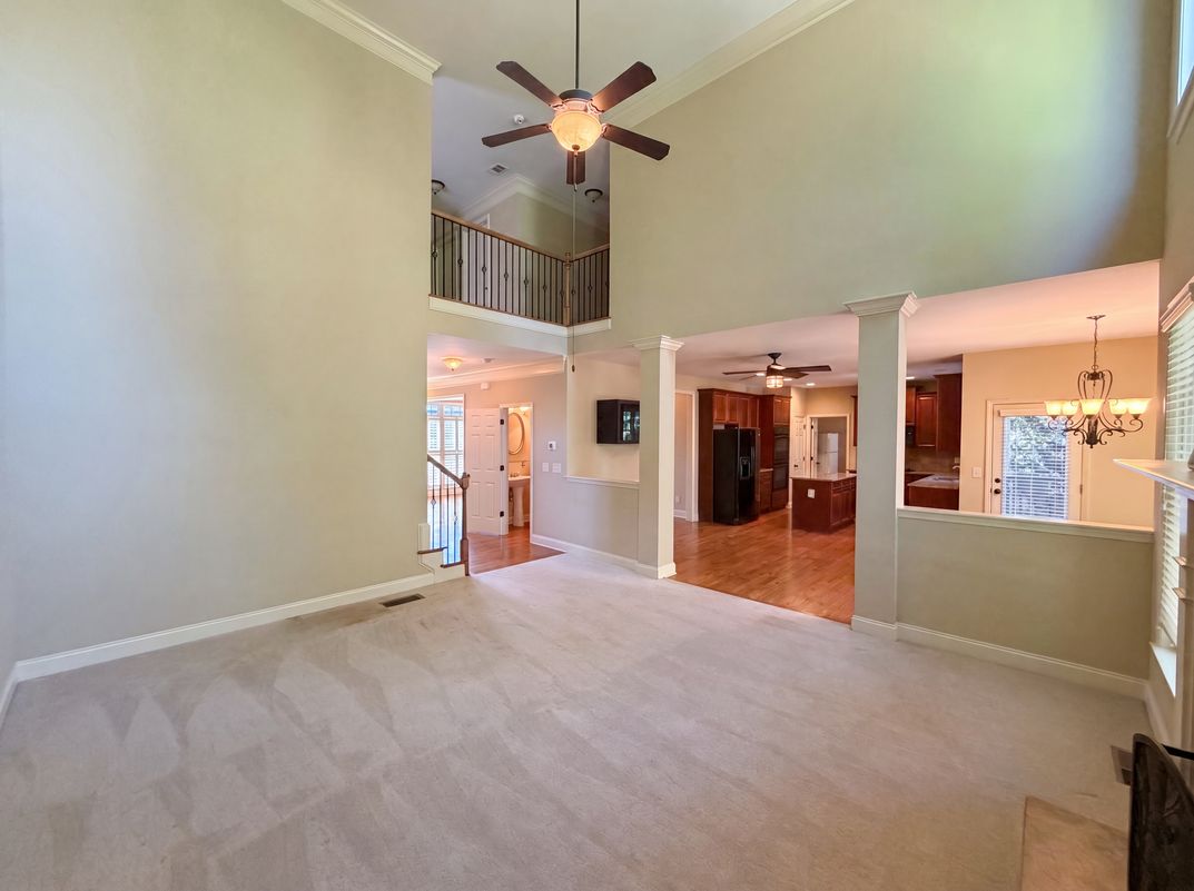 Property photo 3 of 700 Washington Way