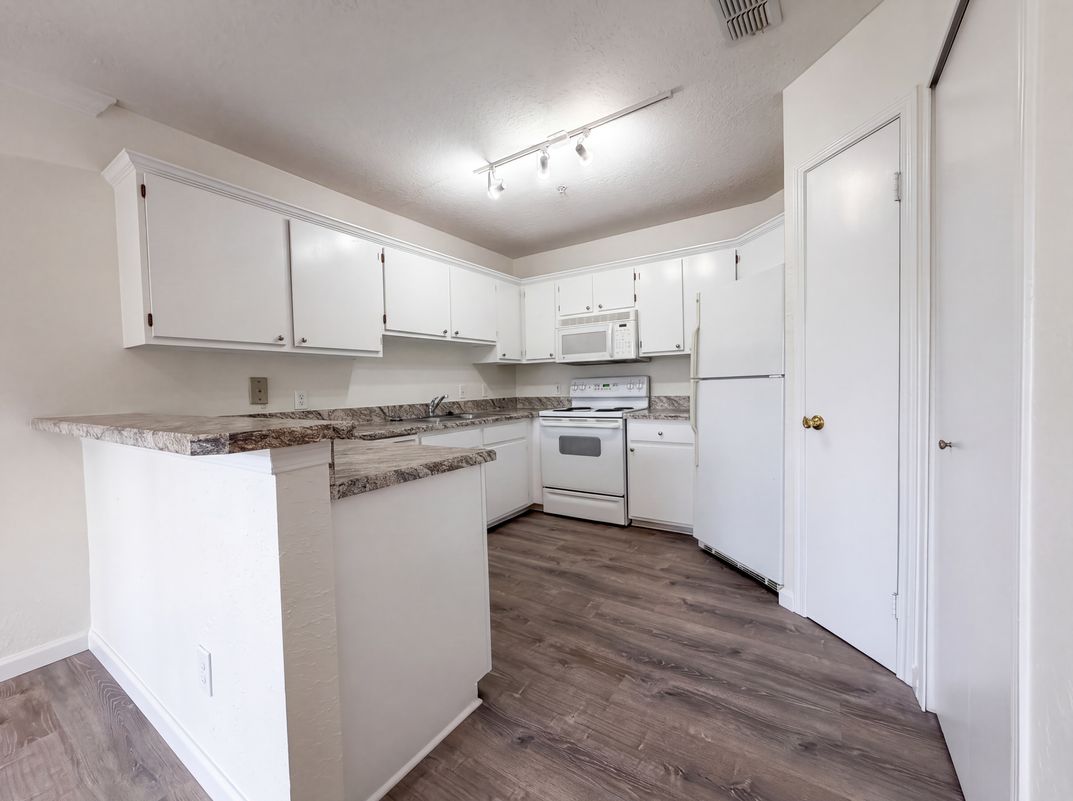 Property photo 2 of 1701 The Greens Way Apt 523