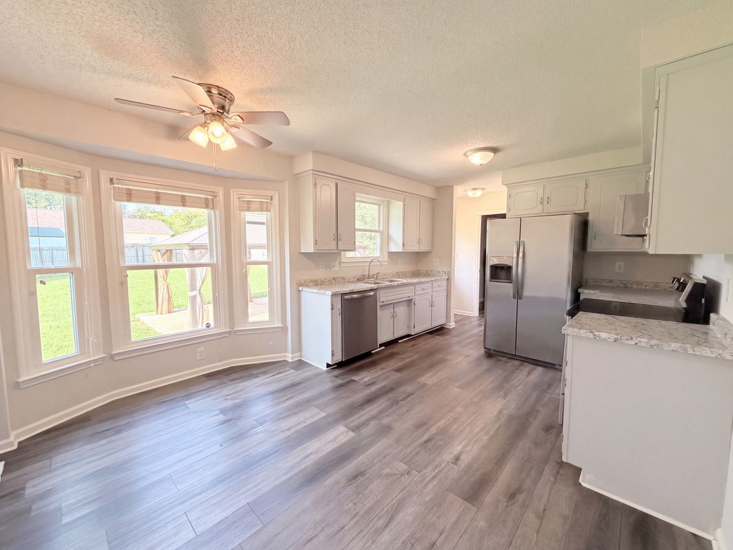 Property photo 3 of 1227 Crystal Dr