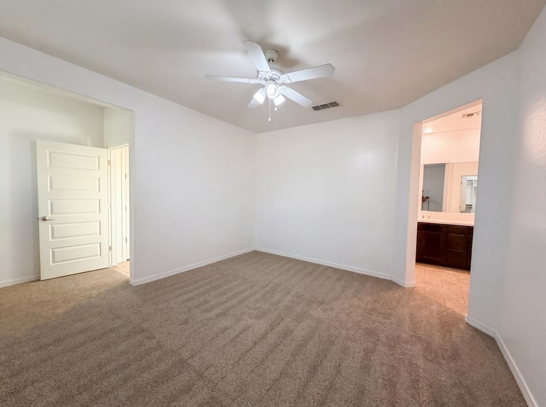 Photo 4 of 23 of 112 E Bernie Ln, Gilbert, AZ