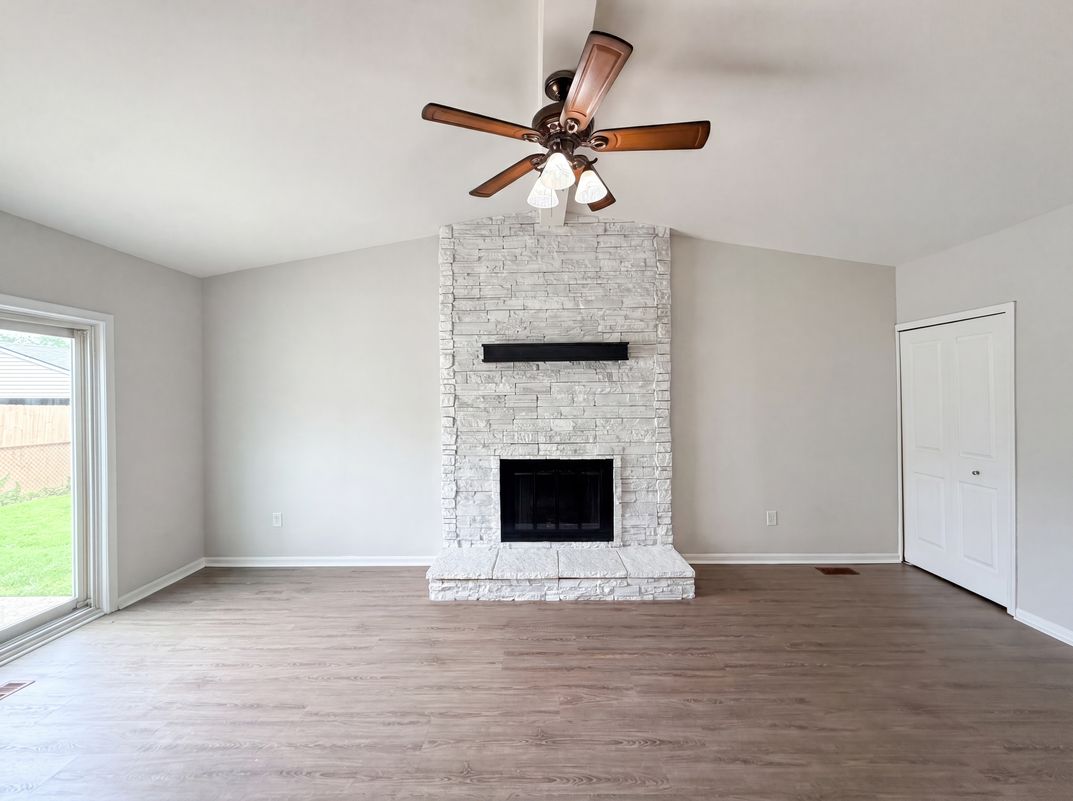 Property photo 3 of 42195 Fairview Dr