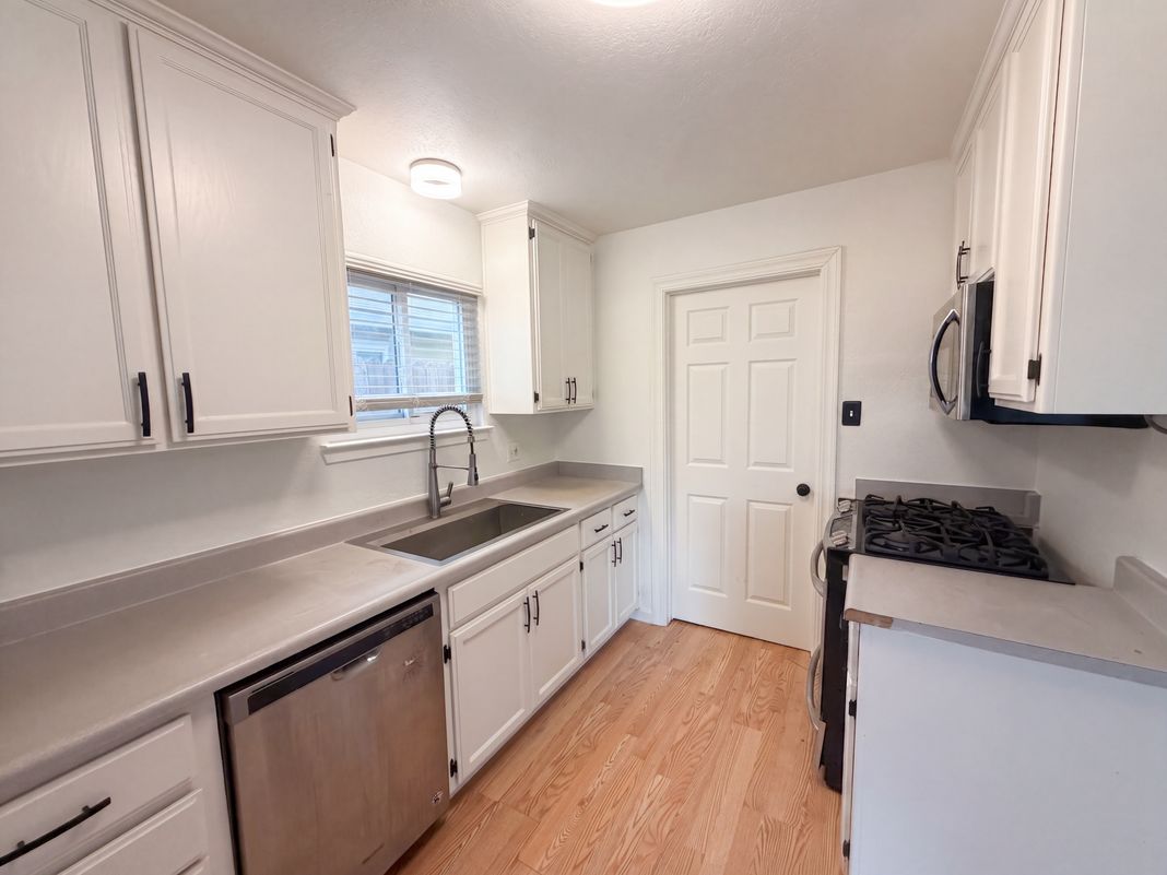 Property photo 2 of 4940 Alcott Dr