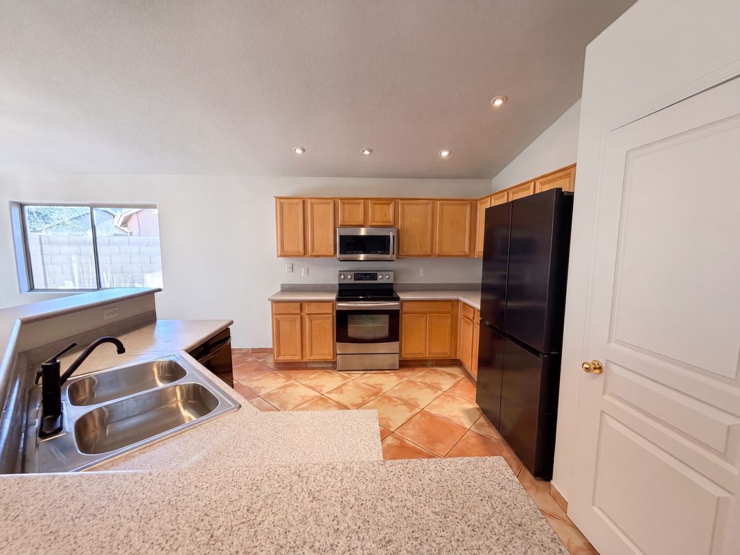 Property photo 2 of 5166 W Bryce Ln
