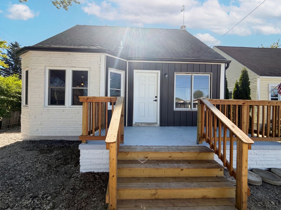 Photo 10 of 28 of 492 Algene St, Lake Orion, MI