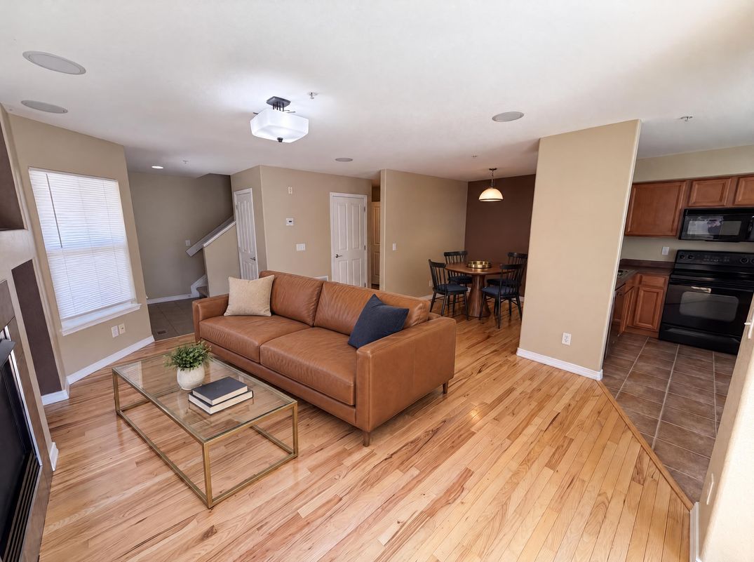 Property photo 3 of 23560 Alamo Pl Unit B