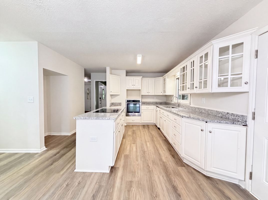 Property photo 2 of 7210 Apple Creek Dr