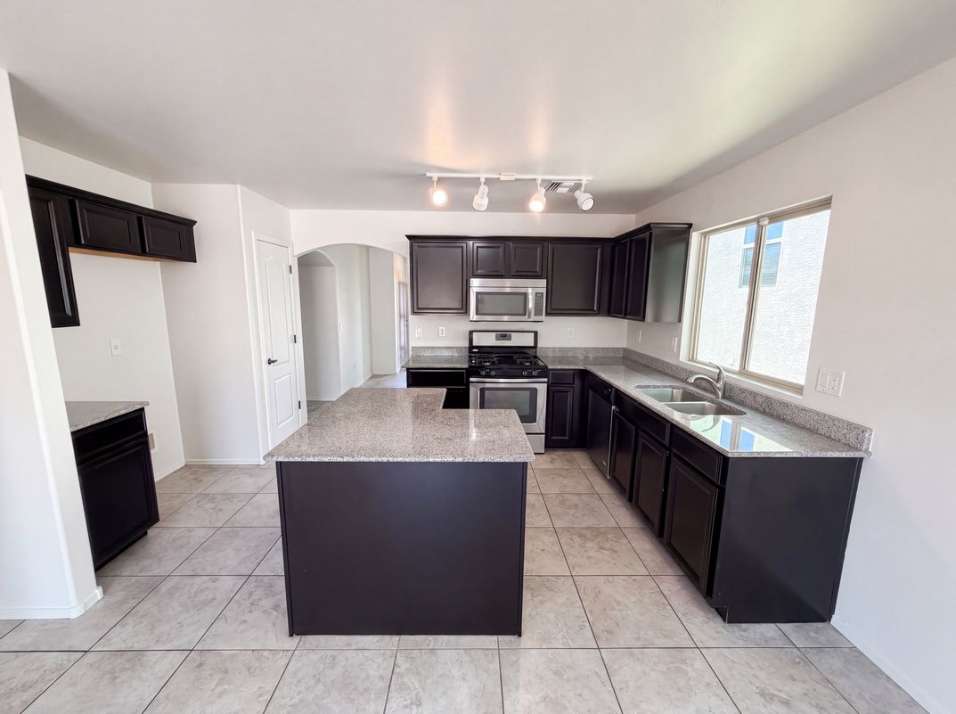 Property photo 2 of 850 W Calle Arroyo Norte