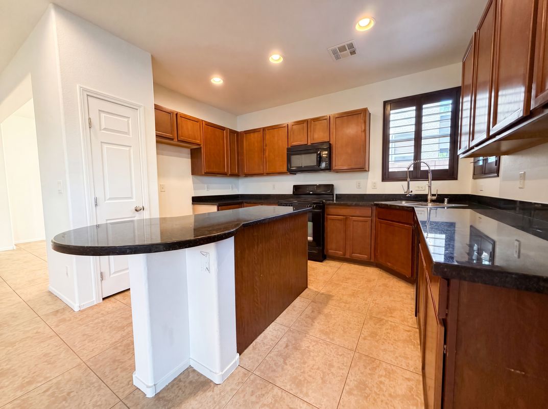 Property photo 2 of 7478 Benlomond Ave