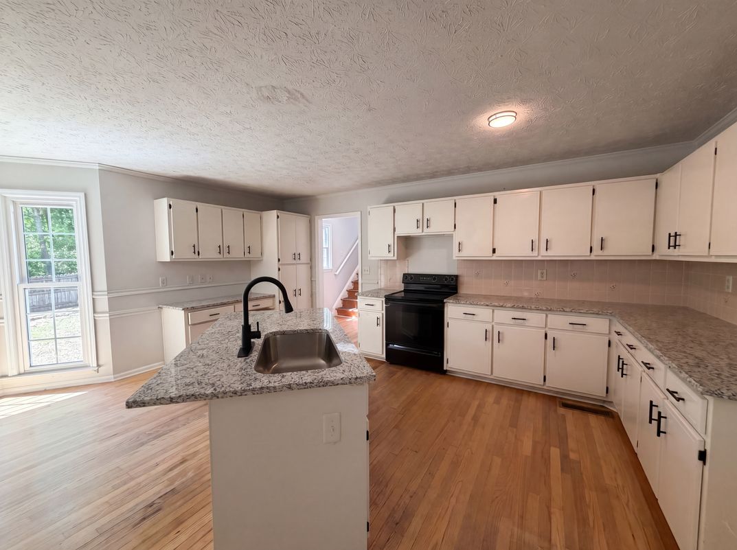 Property photo 2 of 1033 Chestnut Hill Cir SW