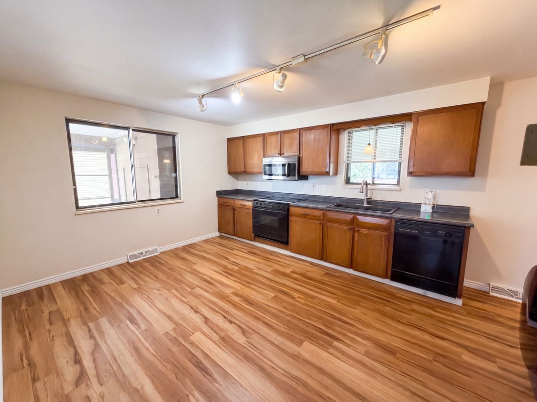 Property photo 2 of 1561 Myrtle St