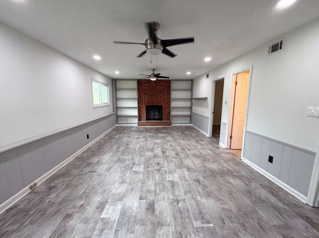 Property photo 3 of 4378 Shady Dr NW