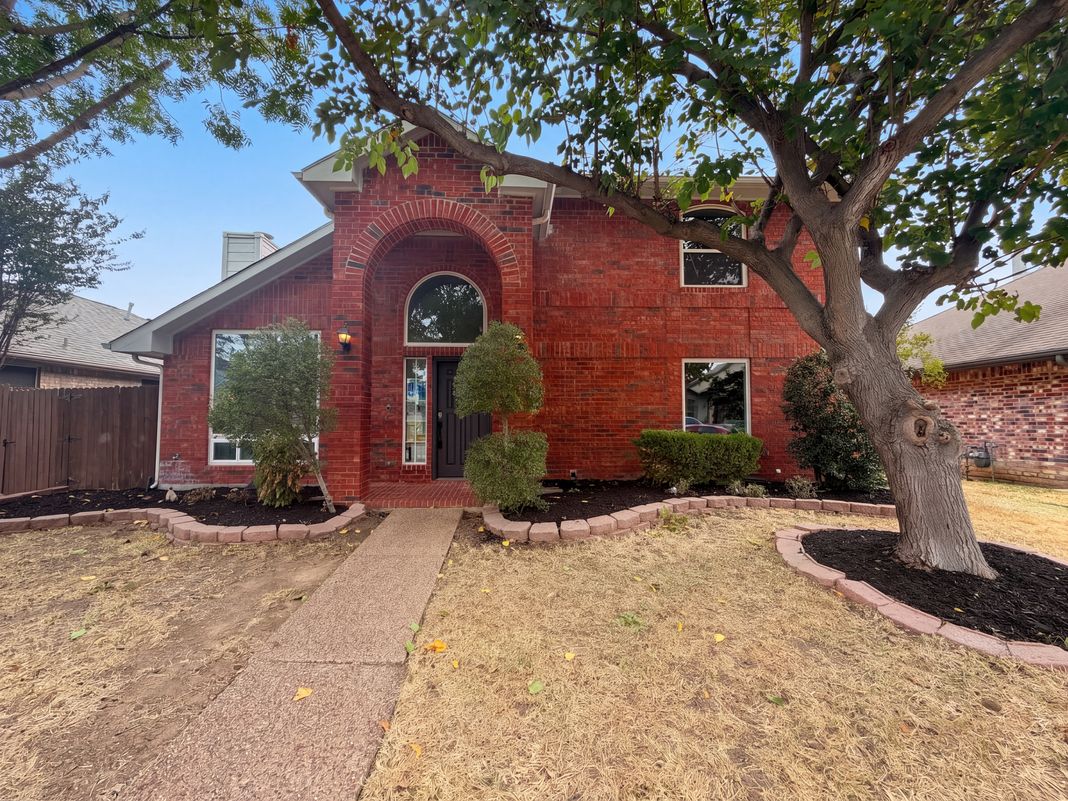 Property photo 1 of 2228 Silverthorn Ln