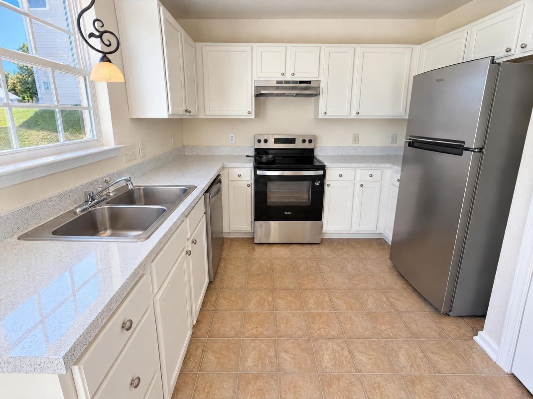 Property photo 2 of 315 Royal Grey Ct