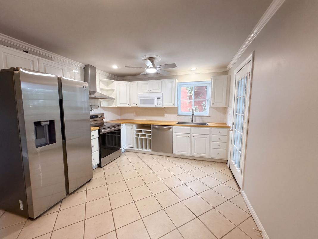Property photo 2 of 9122 Neil Dr