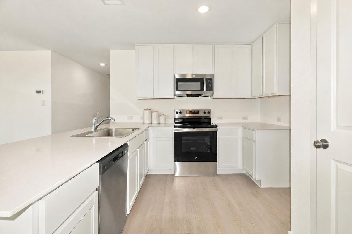 Property photo 2 of 113 Meadowbrook Dr