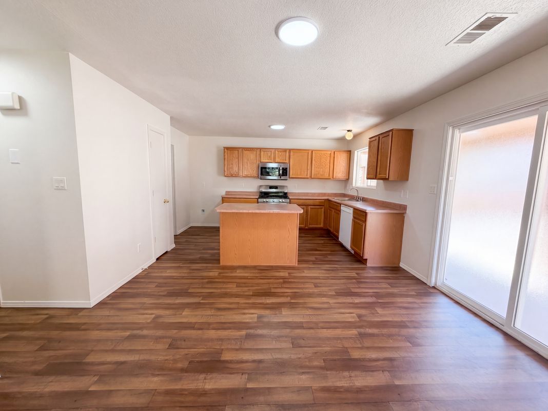 Property photo 2 of 1824 Sierra Norte Loop NE