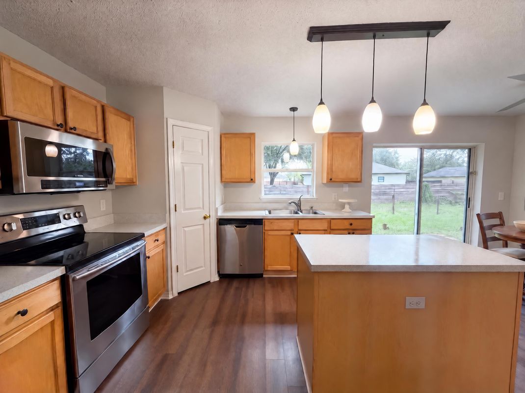Property photo 2 of 8215 Foxdale Dr