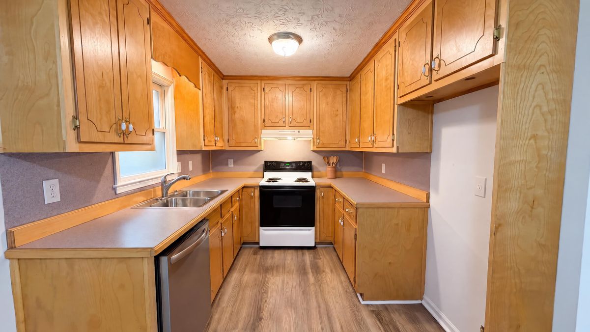 Property photo 3 of 8181 Highland Dr SW