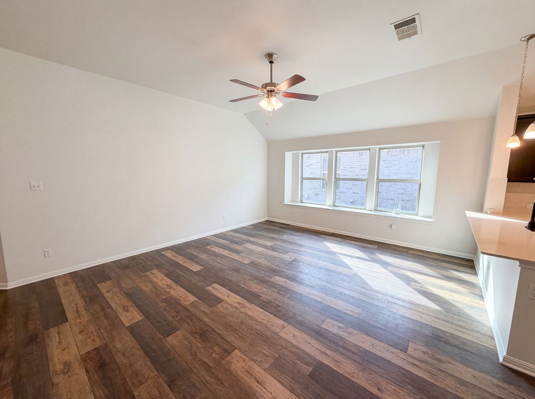 Property photo 3 of 543 Tanda Ln