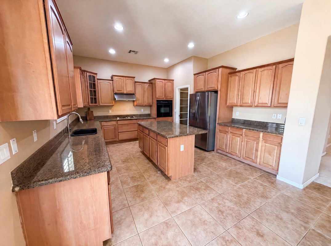 Property photo 2 of 3080 E Powell Way
