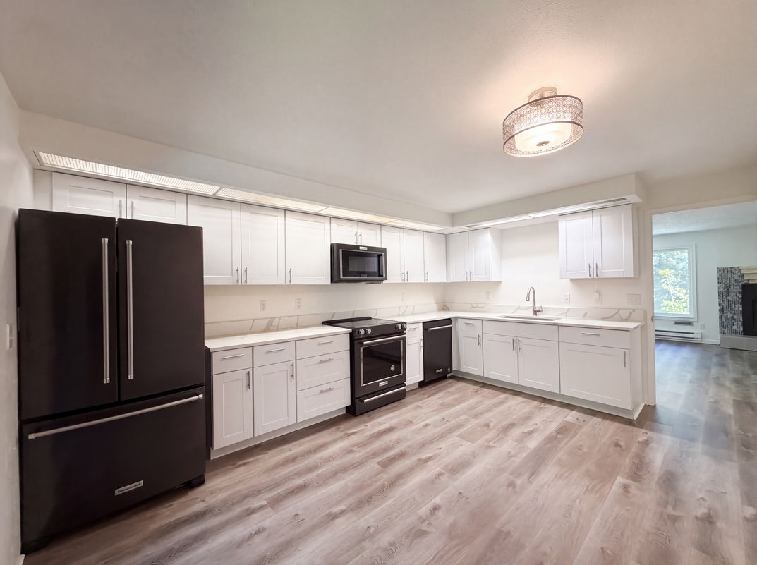 Property photo 2 of 650 SW Meadow Dr Unit 209