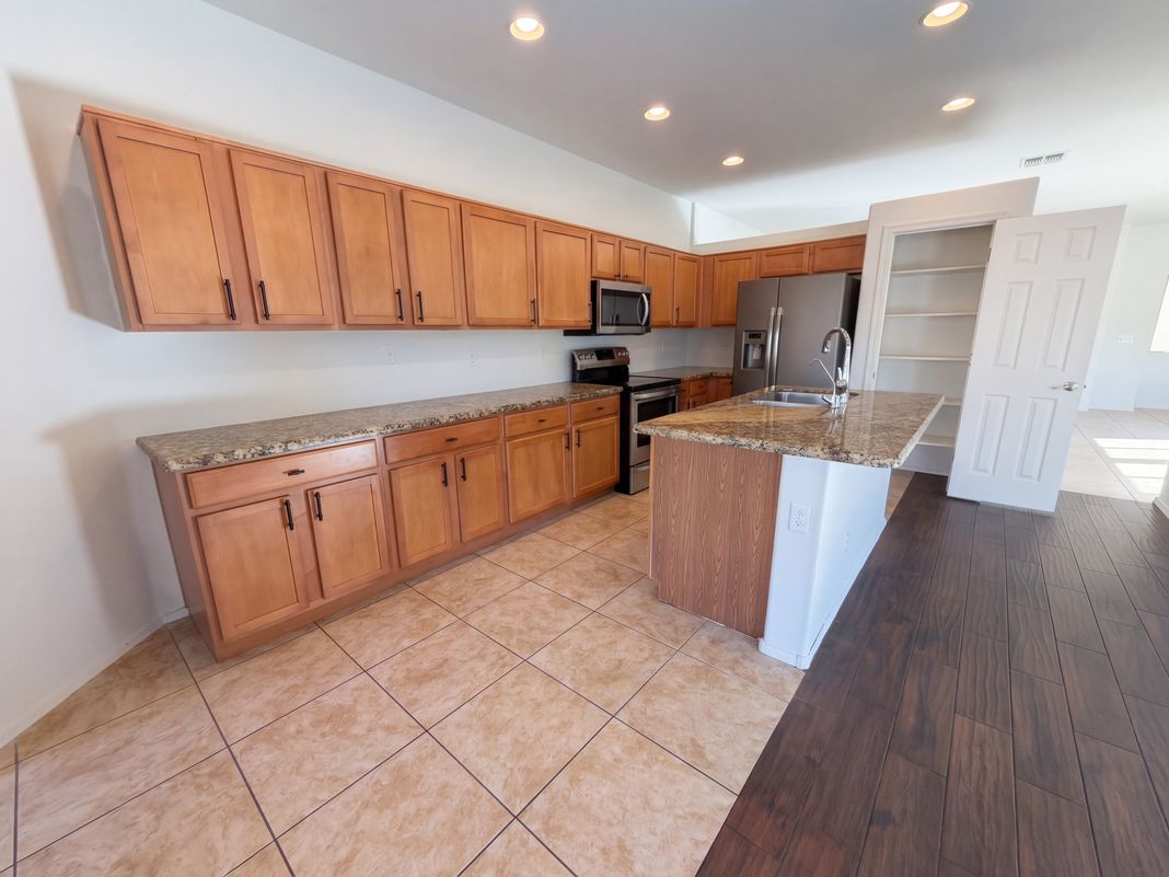 Property photo 2 of 25852 W Lynne Ln