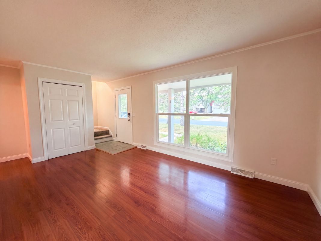 Property photo 3 of 868 Wescott Sq