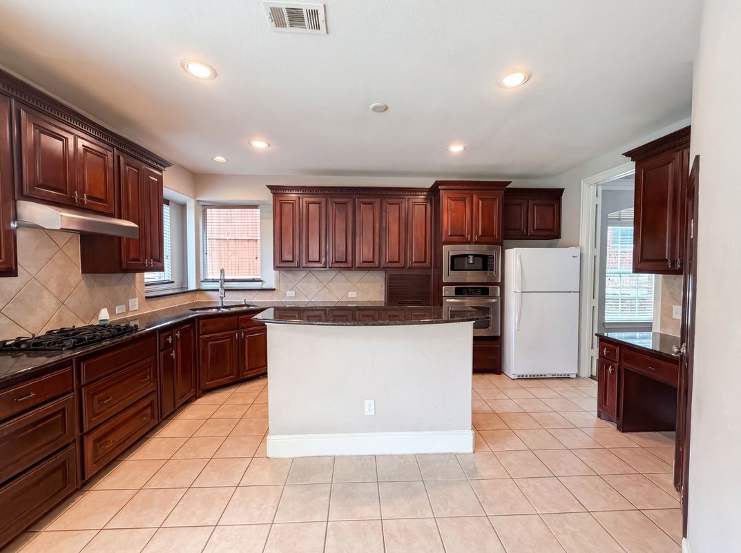 Property photo 2 of 10330 Sandbar Dr