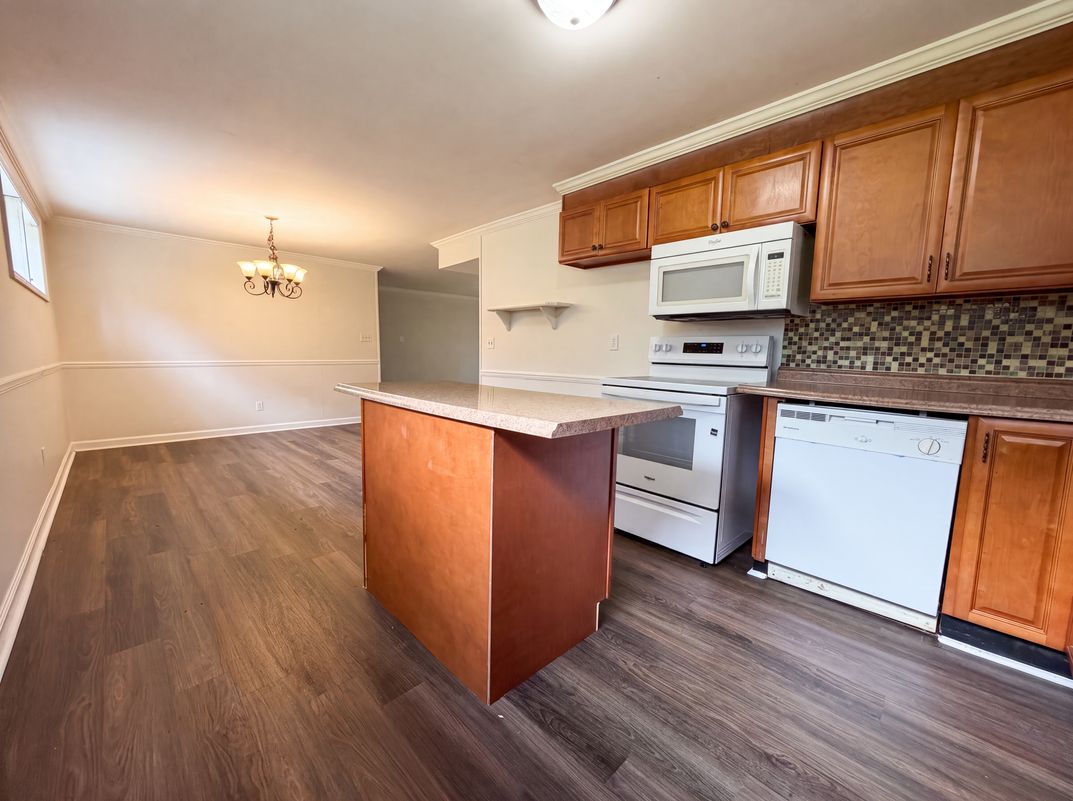 Property photo 2 of 325 19th Court Cir NE