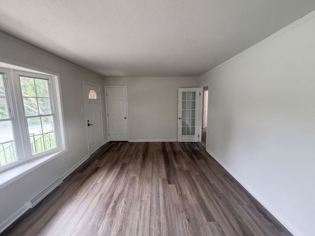 Property photo 3 of 1502 W Meadowview Rd
