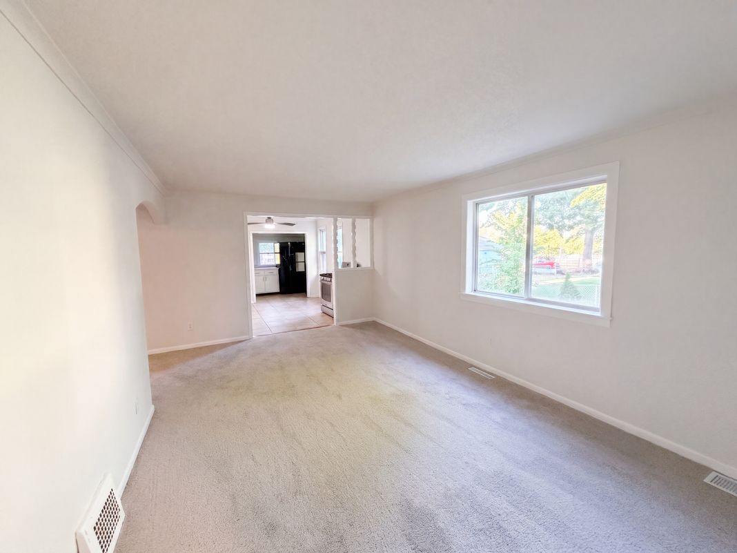 Property photo 3 of 305 Arlington Ave W