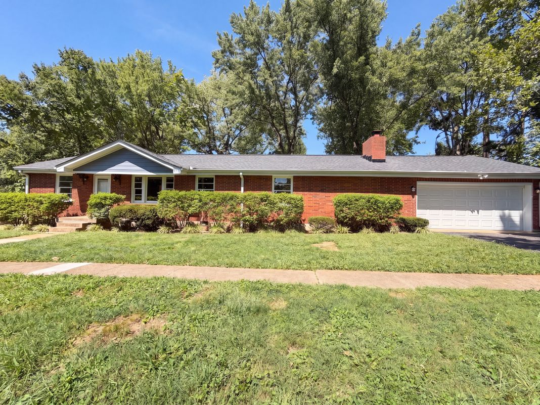 Property photo 1 of 220 Haywood Ln
