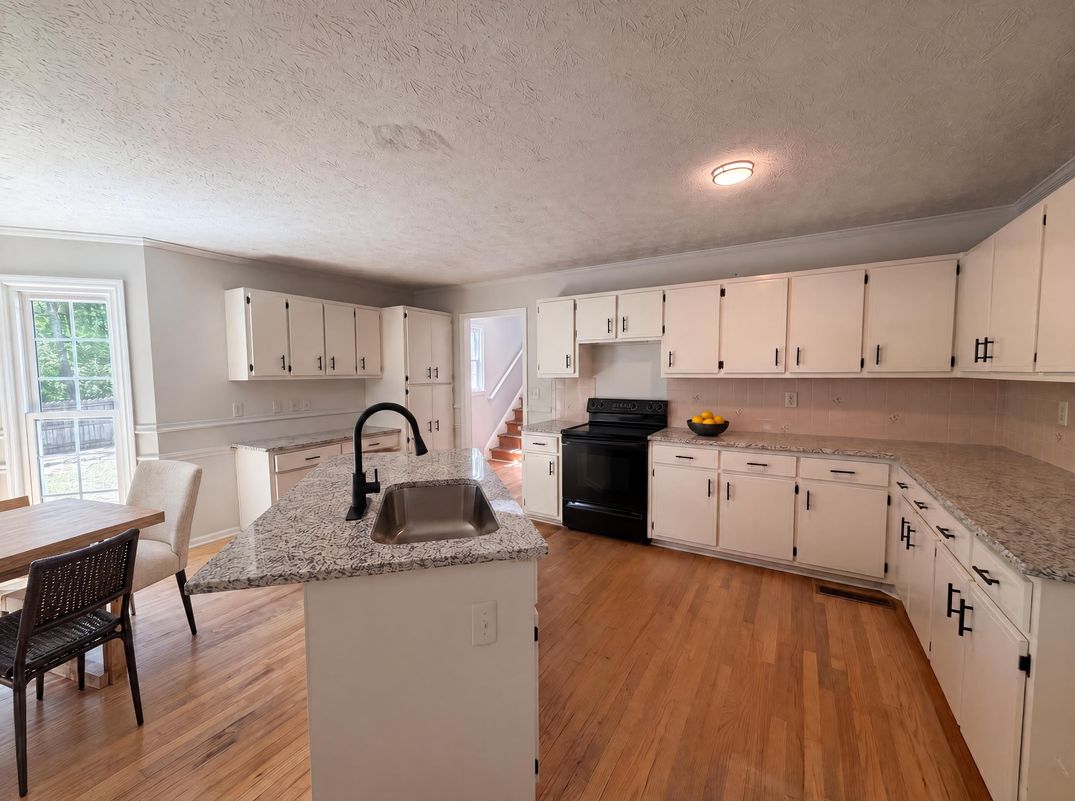 Property photo 2 of 1033 Chestnut Hill Cir SW