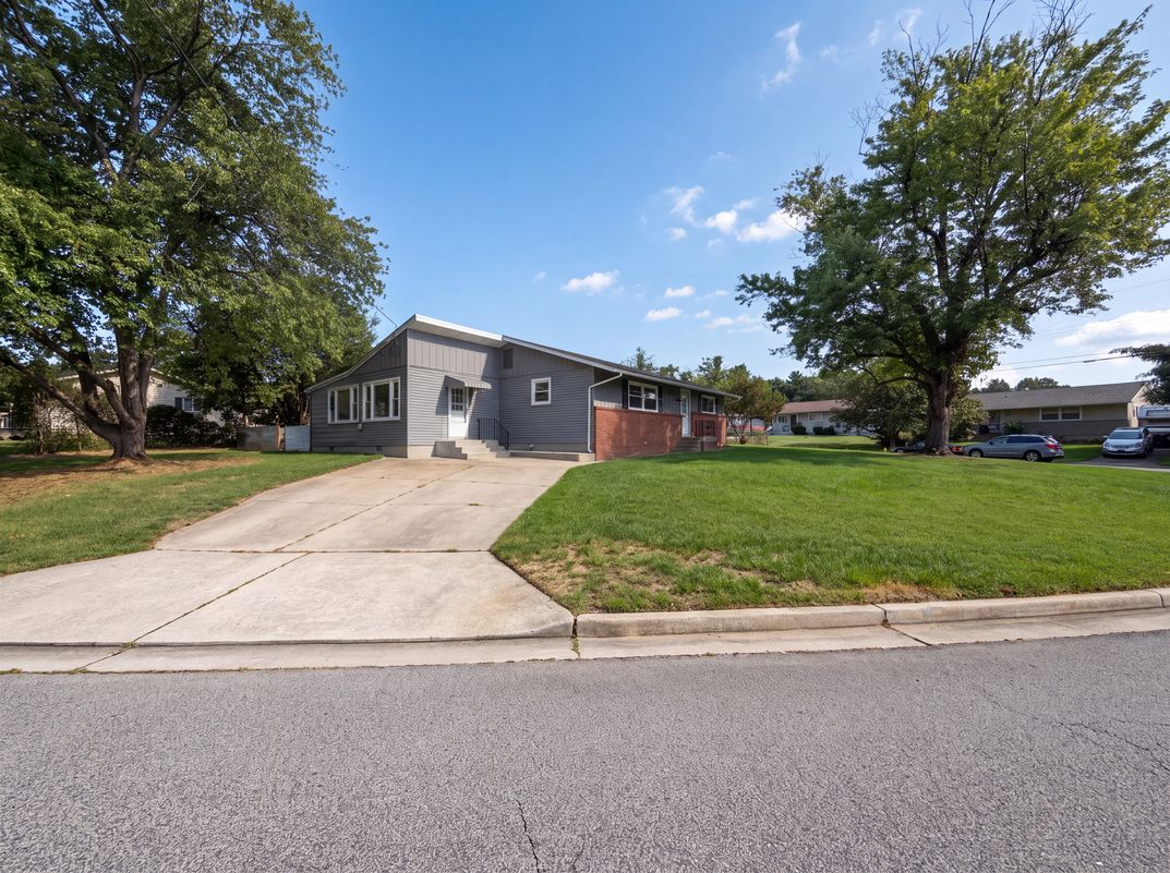 Property photo 1 of 13512 Fitzhugh Ln
