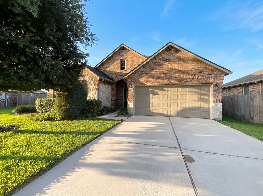 Property photo 1 of 21205 Timber Bluff Ln