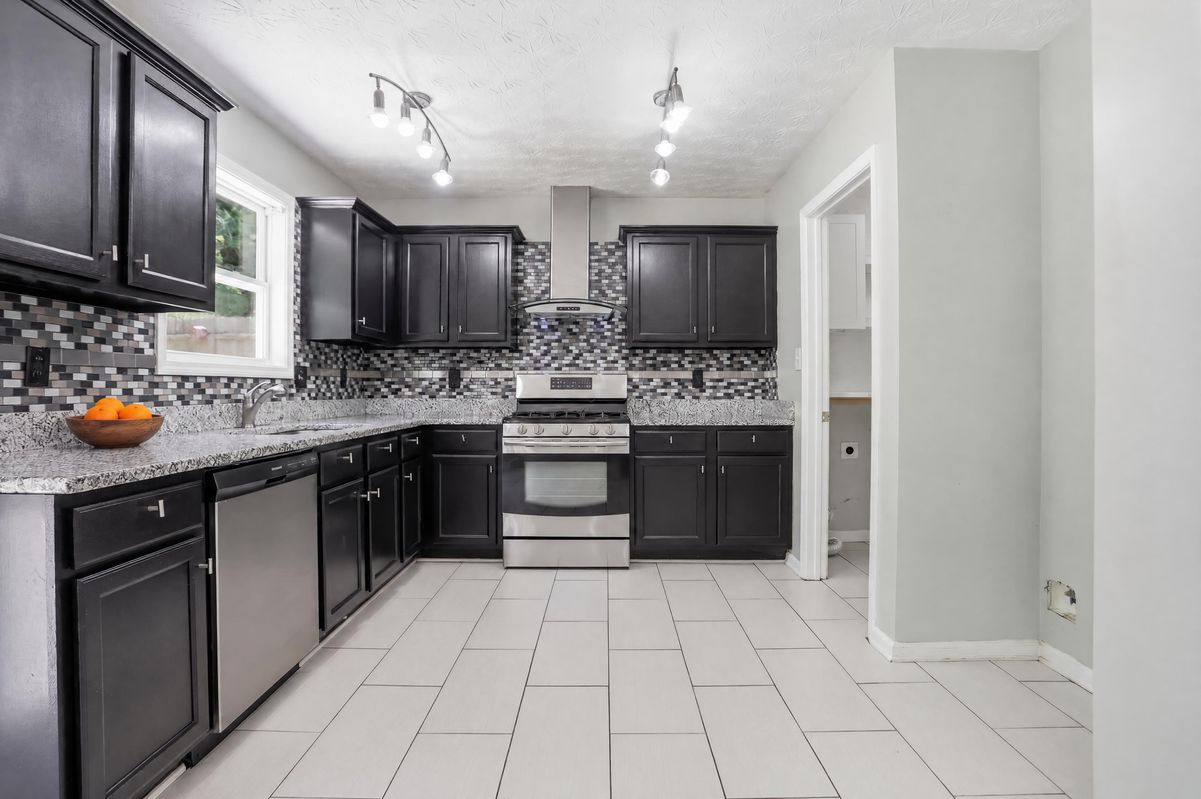 Property photo 2 of 1241 Pine Acre Dr