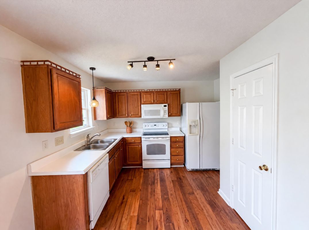 Property photo 2 of 1841 Mission Oaks St