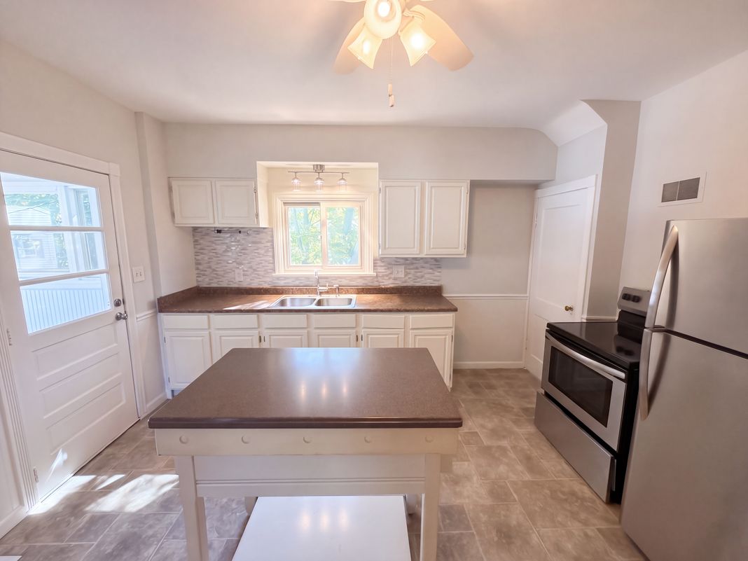 Property photo 3 of 160 Elm St