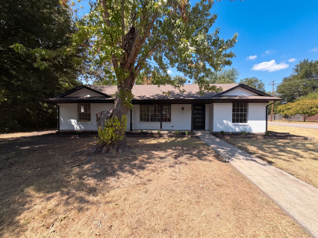 Property photo 1 of 1329 Wellington Dr